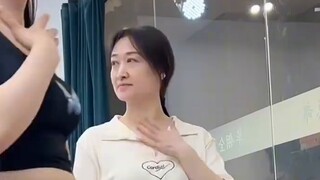 Tôi bắt đầu học khiêu vũ ở tuổi 42 mà không có chút kiến thức nền tảng nào. Lúc đầu, tôi bị gia đình
