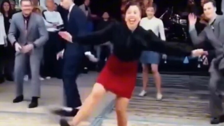 This dance is so happy. My all-powerful B friends, can anyone tell me what dance this is? I want to 