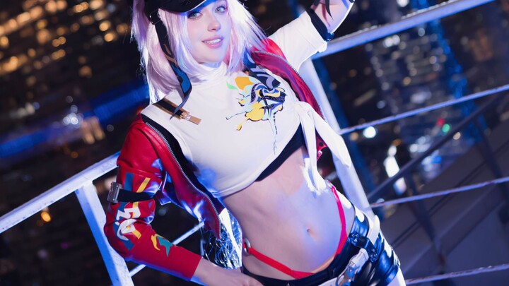 一觉醒来成了俄区最潮coser