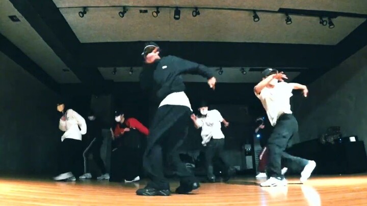 Breaking cool toprock dance