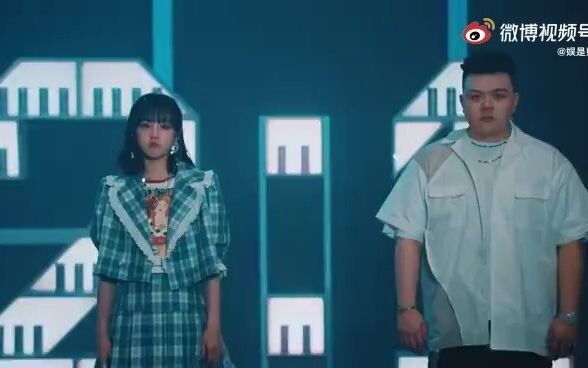 宋雨琦和艾福杰尼的魔性时钟舞，节奏感超强听着音乐跳起来！