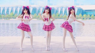 她好像一根大棒棒糖！🎀
