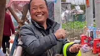 同行还真是冤家，看把隔壁老板乐的