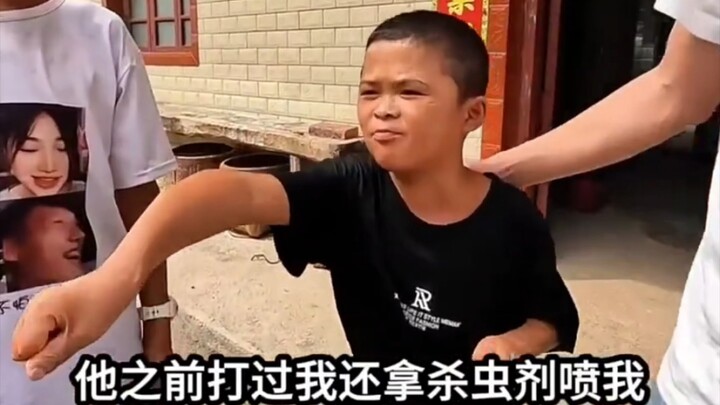 Fan Xiaoqin sprayed with pesticide