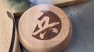 Setelah melihat laser pada huruf-huruf di atas bidak catur, aku merasa sangat tenang dan damai...