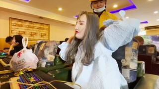 When I used a female voice to disguise myself in an internet cafe to meet my online boyfriend~