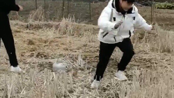 เด็กๆ ไม่รู้ว่าจะสร้างสิ่งต่างๆ ขึ้นมาเล่นได้อย่างไร