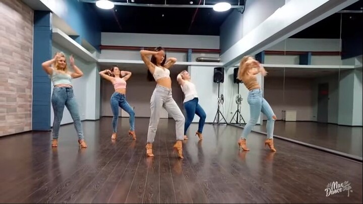 Bachata Lady Style dance