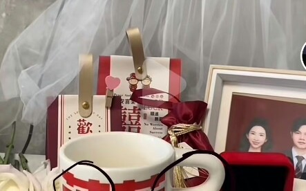 Vừa cưới xong đã phải sống cảnh khổ rồi hahaha 😂