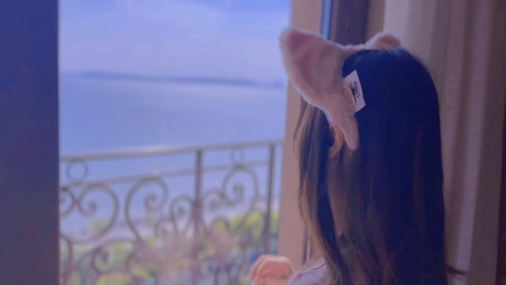 The sea in Qingdao is sooooo big!