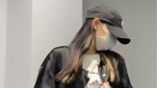 外面的风大，有什么事被窝里说