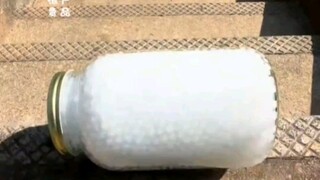 楼梯滚瓶子大赛