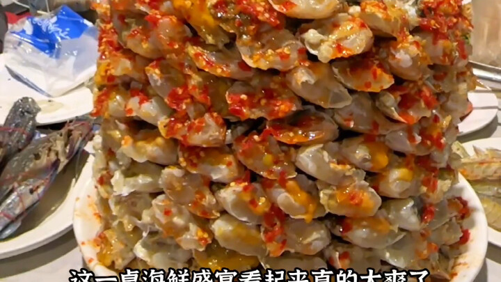 Ah Rema: Prasmanan hidangan laut menara kepiting mentah asli Thailand, udang bakar, kepiting hidup b