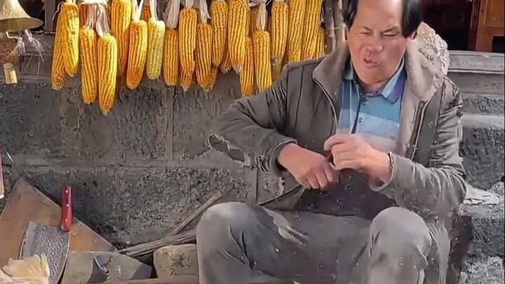Old Yang! Toad Burger, Baked Clay Pot, and Crispy Jade Feet—savor them slowly!