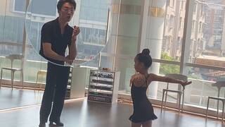 Ai biết được thử thách tột cùng của cô giáo dạy nhảy Latin trong kỳ nghỉ hè?