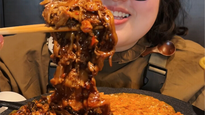 Crab Roe Rice, Braised Pork Knuckle in Sauce, Fish-Flavored Shredded Pork