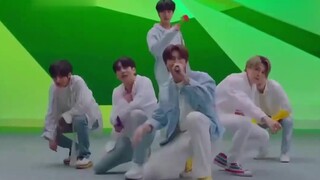 偶买噶，是久违的《Boy With Luv》舞台，好想念啊！