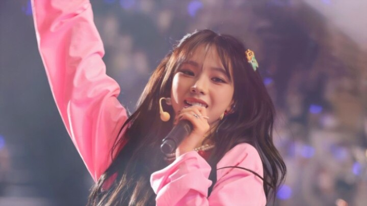 Locking eyes like this—how could you not fall for it? Yoo Ji-min, you’re just too good at this…