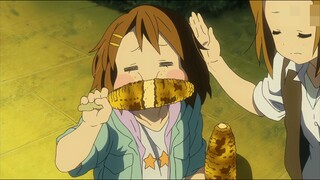 [Đời sống]Phát lùi cảnh Hirasawa Yui cắn trái bắp|<K-ON!>