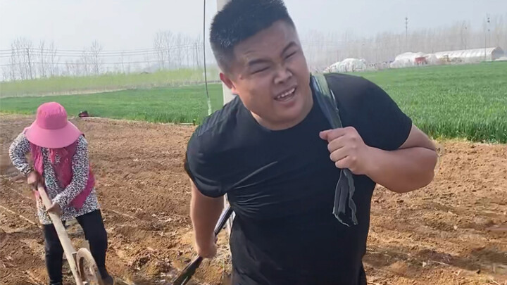 ฮ่าๆๆ ยังต้องทำไร่ทำนาอยู่เลย!