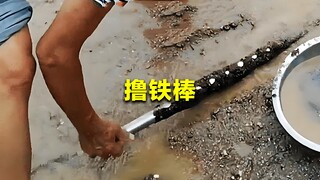 Bạn có thể kiếm được hàng trăm nhân dân tệ mỗi ngày bằng cách nâng tạ trên bãi biển, vậy tại sao hoạ