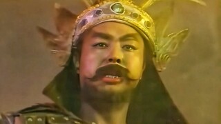 两个神将下凡，直接用大锤将男人的牙给砸了！