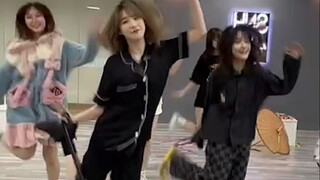 【王晓佳】~ #本草纲目健身操出现人传人现象# ~