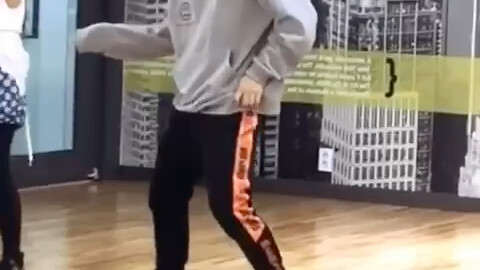 起猛了 看到陈拾跳seventeen的舞了