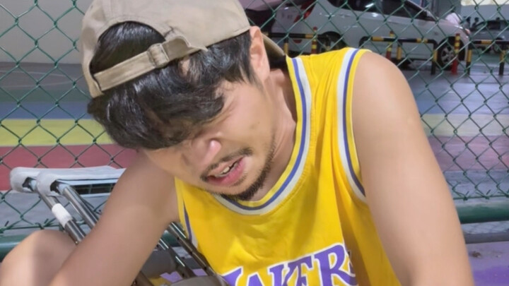 Bi kịch xảy ra khi tôi ném bóng trúng bác trai khuyết tật