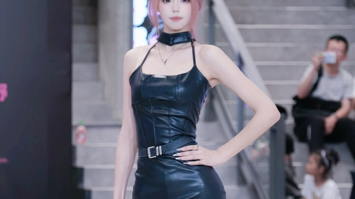 Abra cadabra mà mọi người hối tôi mãi… thực ra phần lớn là đang đứng trụ.