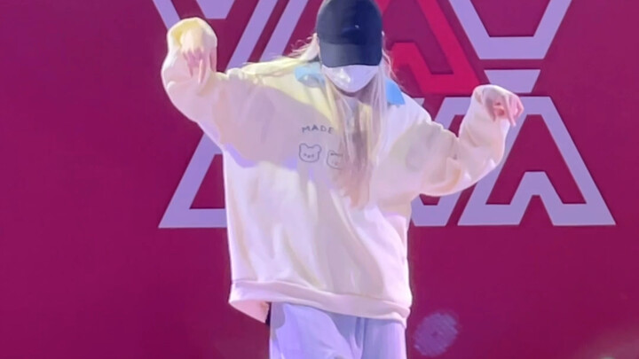 Biên đạo sáng tạo "Hành Tinh Nhiệt Độ Không Đổi" phiên bản toàn bộ bài hát