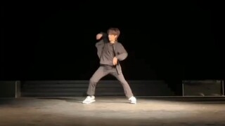 【He Junlin】He Junlin shares dance videos. Check out what Xiao He posted. He will share it with us.
