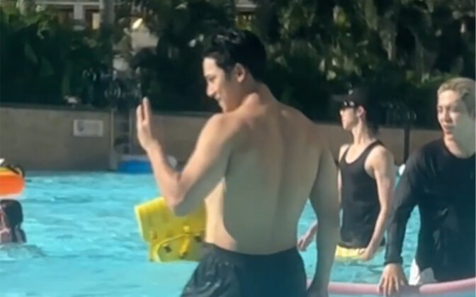 Hôm qua, người dân đã tình cờ gặp nhóm nhạc nam SEVENTEEN tại bể bơi công cộng ở Macau!