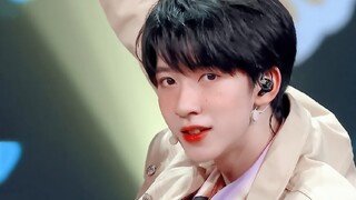 [Hạ Tuấn Lâm] Cậu bé trên sân khấu "Chị đẹp quá" rực lửa với lớp trang điểm tàn nhang đầy năng lượng