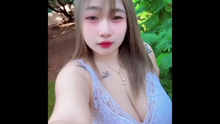 besar dan letoi🤣🤣 tapi tetap mantap🤤