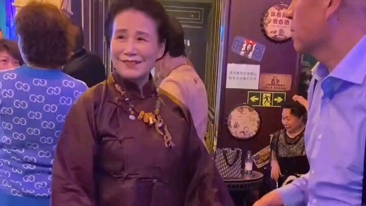 “Trong sách tự có vàng lá”