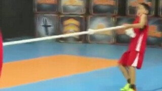 中国少年死守防线，不到最后一刻永不放弃，少年强则国强
