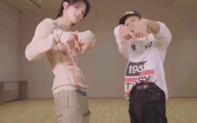 Thử thách nhảy "Shoong" của TAEYANG x TXT Choi Yeonjun