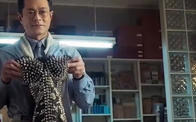 ［مي يان فانغ، ابنة هونغ كونغ］ “لا تتحمل عبئًا مزدوجًا، ولا تتحمل أكثر مما ينبغي، ولا تفقد بريقها أبد