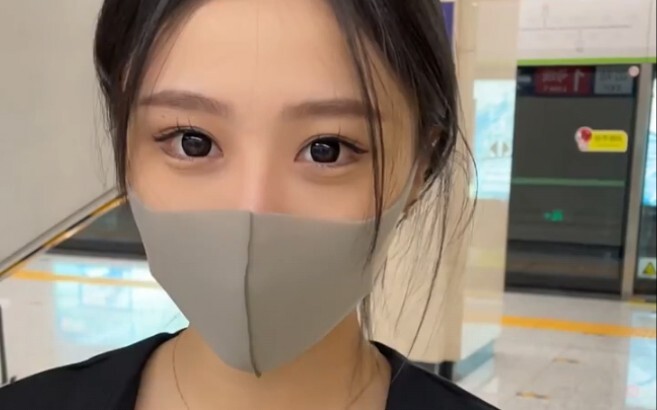 I was taking photos of beautiful girls on the subway, only to be photographed in return by him.