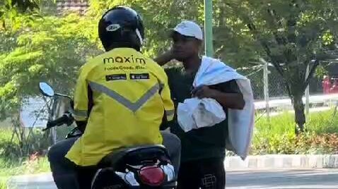 keberuntungan besar bagi orang yang suka menolong.