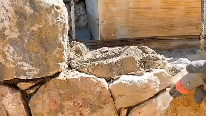 การก่อผนังหินดิบ