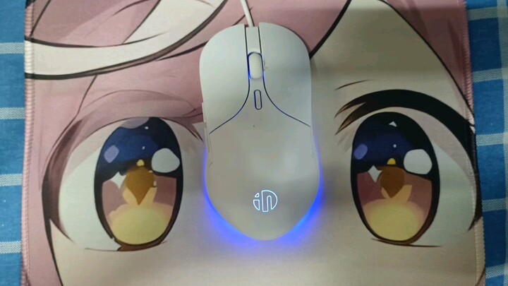 The newly bought mouse pad has arrived—what do you guys think?