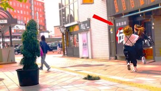 BUSHMAN PRANK IN JAPAN : SHE WAS SCREAMING WHILE SHE WAS RUNNING