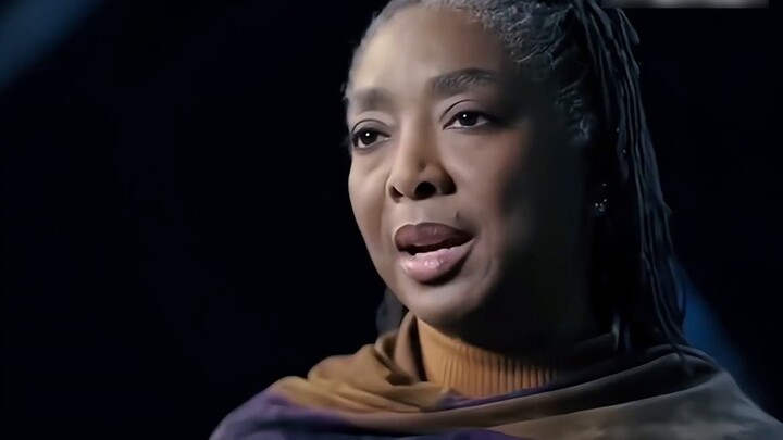 I'm dying of laughter! I asked you to play Cleopatra, but I didn't ask you to create an audience!