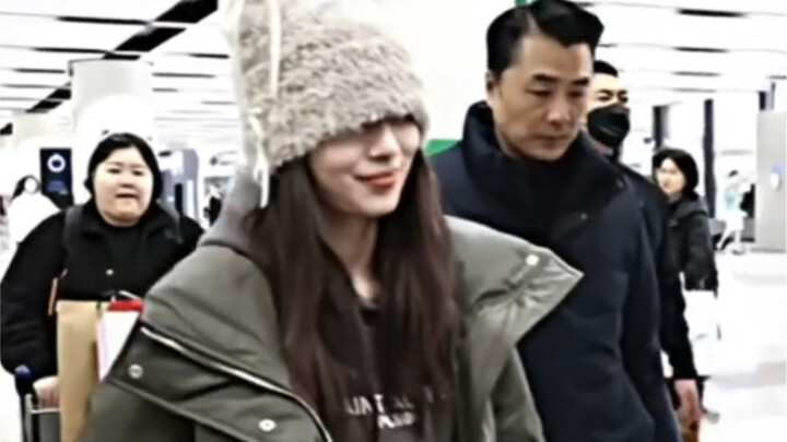 “Sana, who gave you this hat?” “It was Sakura-chan!”
