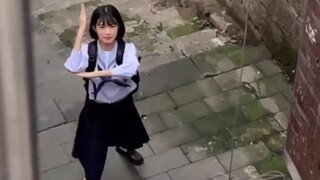 "قد يكون بعض الأشخاص ميتين اجتماعيًا، لكنها سعيدة جدًا!"