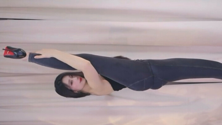 Sexy jeans—older sister's slow-shake version!