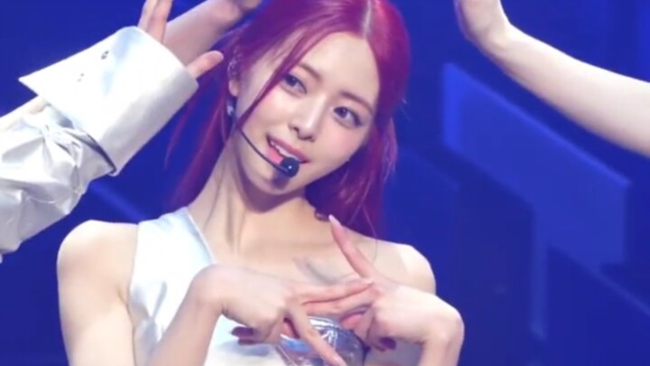 Judging from the fan photos, Yuna’s as skinny as Won-young, all ribs and bones.