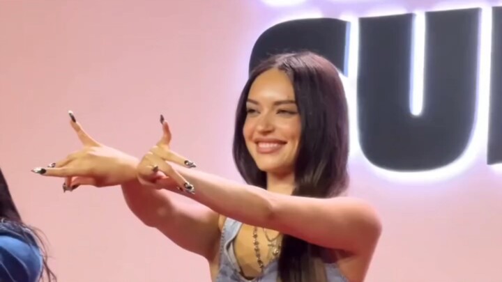 Daniela老师又来传授Gabriela花手教程🤣